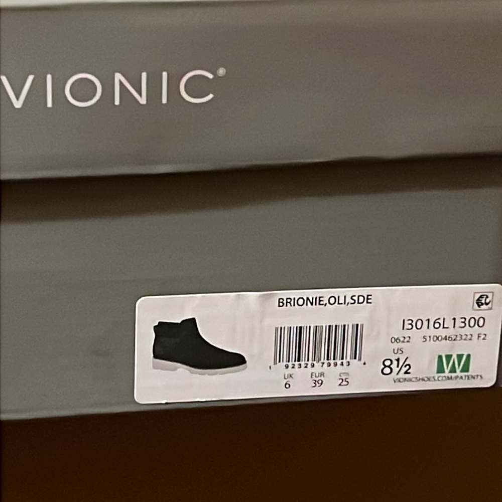 Vionic Brionie Chelsea boot. Grey green 8 1/2 wide